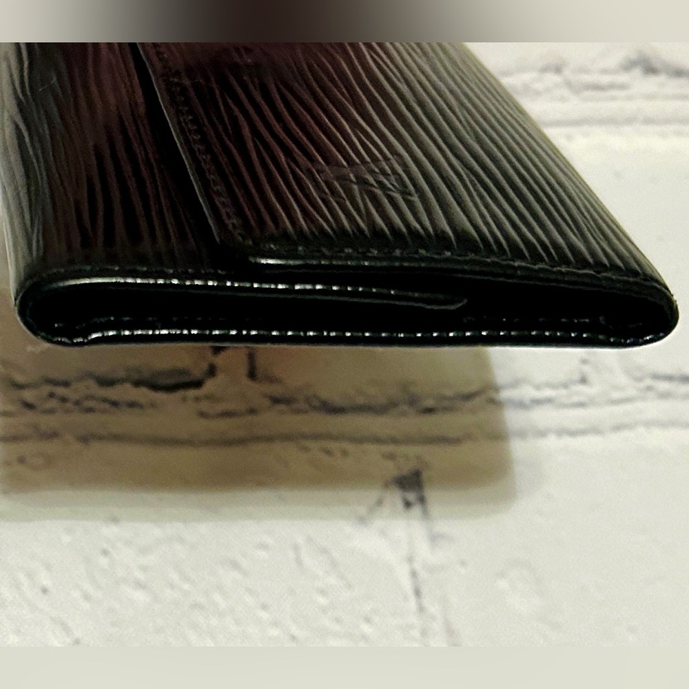 EUC Louis Vuitton Black Epi Key Holder - Picture 10 of 15